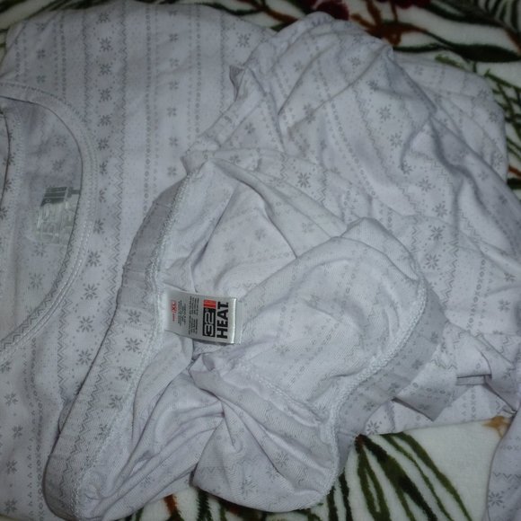 32 DEGREES Teen's Heat Base Layer Set White Snowflake Pijama Sz XL( kids) - Picture 3 of 8